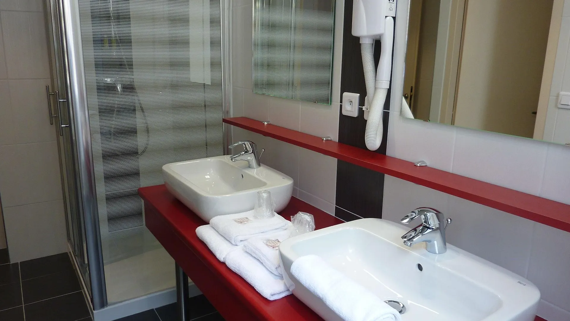 Cit'Hotel de La Vallée Lourdes 3*,